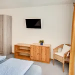 Gaestehaus U Ferienwohnungen Veronika Incl Koenigscard Mit 200 Kostenlosen Attraktionen 오버암머가우
