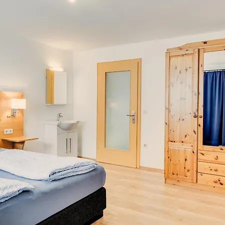Gastehaus Veronika: Breakfast Buffet & Königscard Attractions Included Apartment