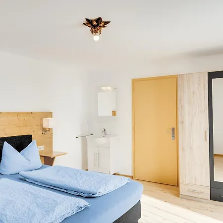 Gaestehaus U Ferienwohnungen Veronika Incl Koenigscard Mit 200 Kostenlosen Attraktionen * 오버암머가우